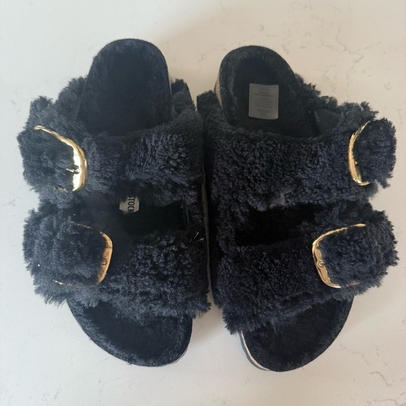 NIB Birkenstock Arizona Big Buckle teddy sandal in black Size: 8US/39EU - Picture 2 of 5